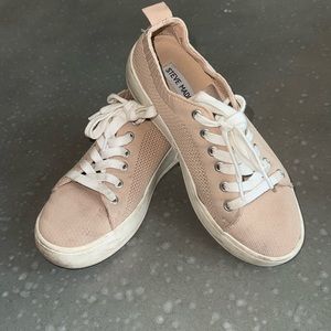 Steve Madden blush platform, tennis shoes size 6 UC